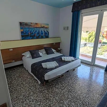 Bluecolors Hotel 2*